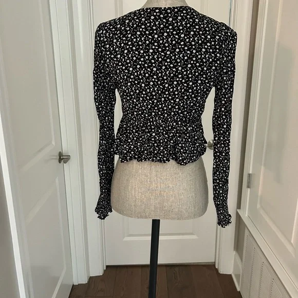 LA HEARTS Pac Sun Black & White Long Sleeve Floral Crop Top Size Small - Picture 8 of 11